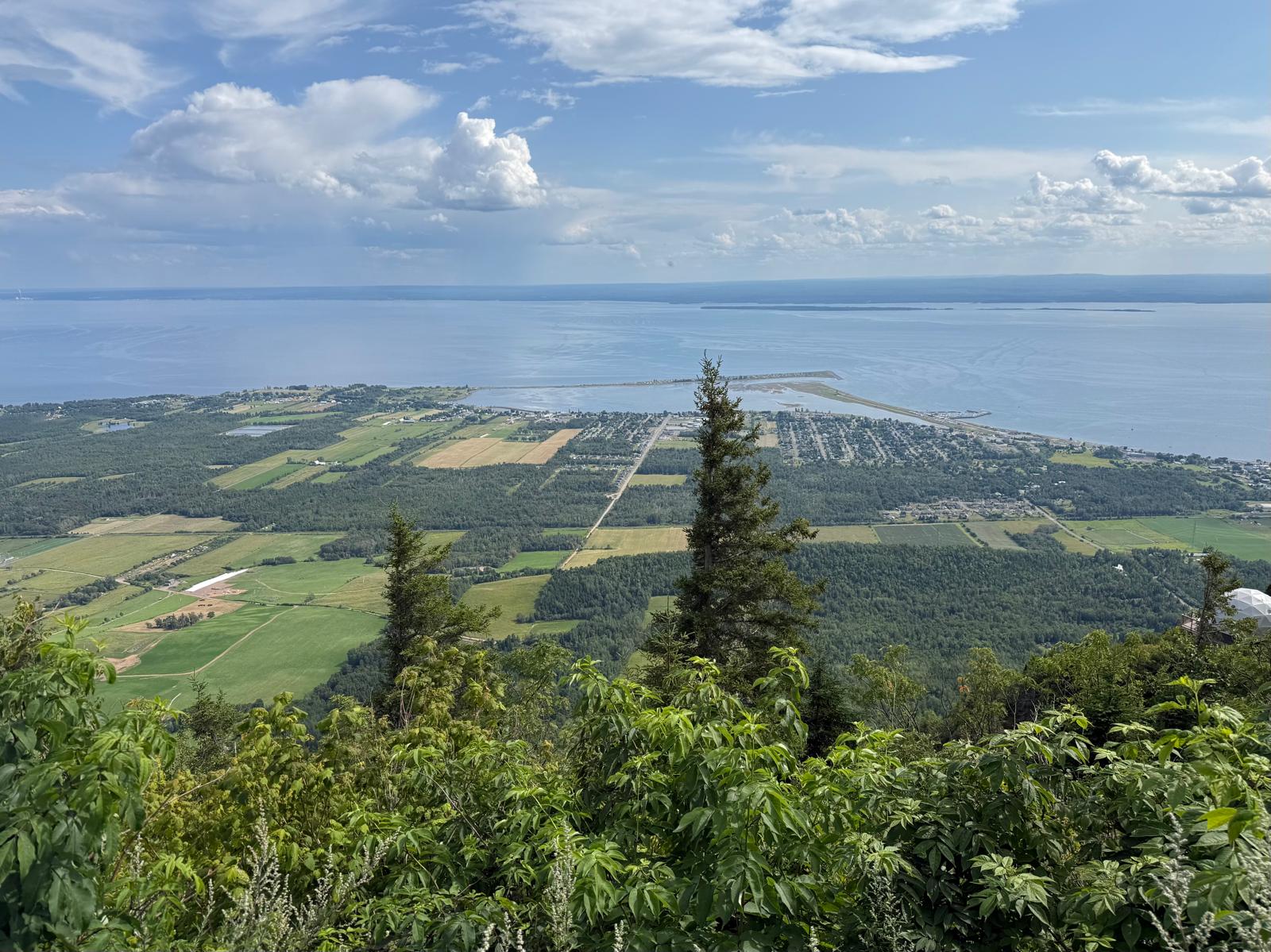 Vue sur la Baie des Chaleurs depuis le belvédère du Mont-Saint-Joseph (Carleton-sur-Mer)