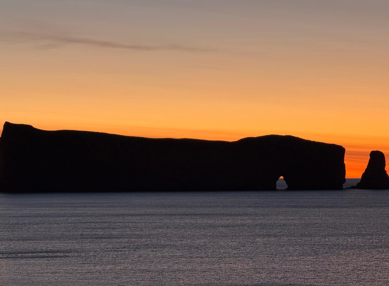 Lever de soleil sur le Rocher Percé (Gaspésie)
