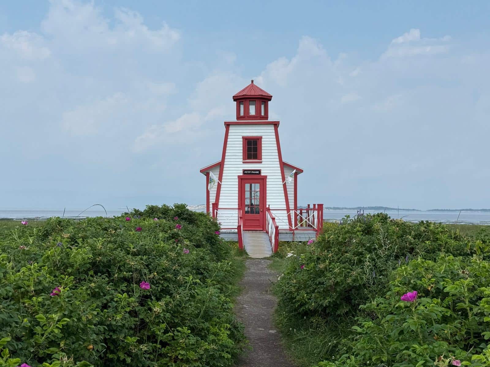 Petit phare situé dans le parc de l'Ancien-Quai à Saint-André de Kamouraska