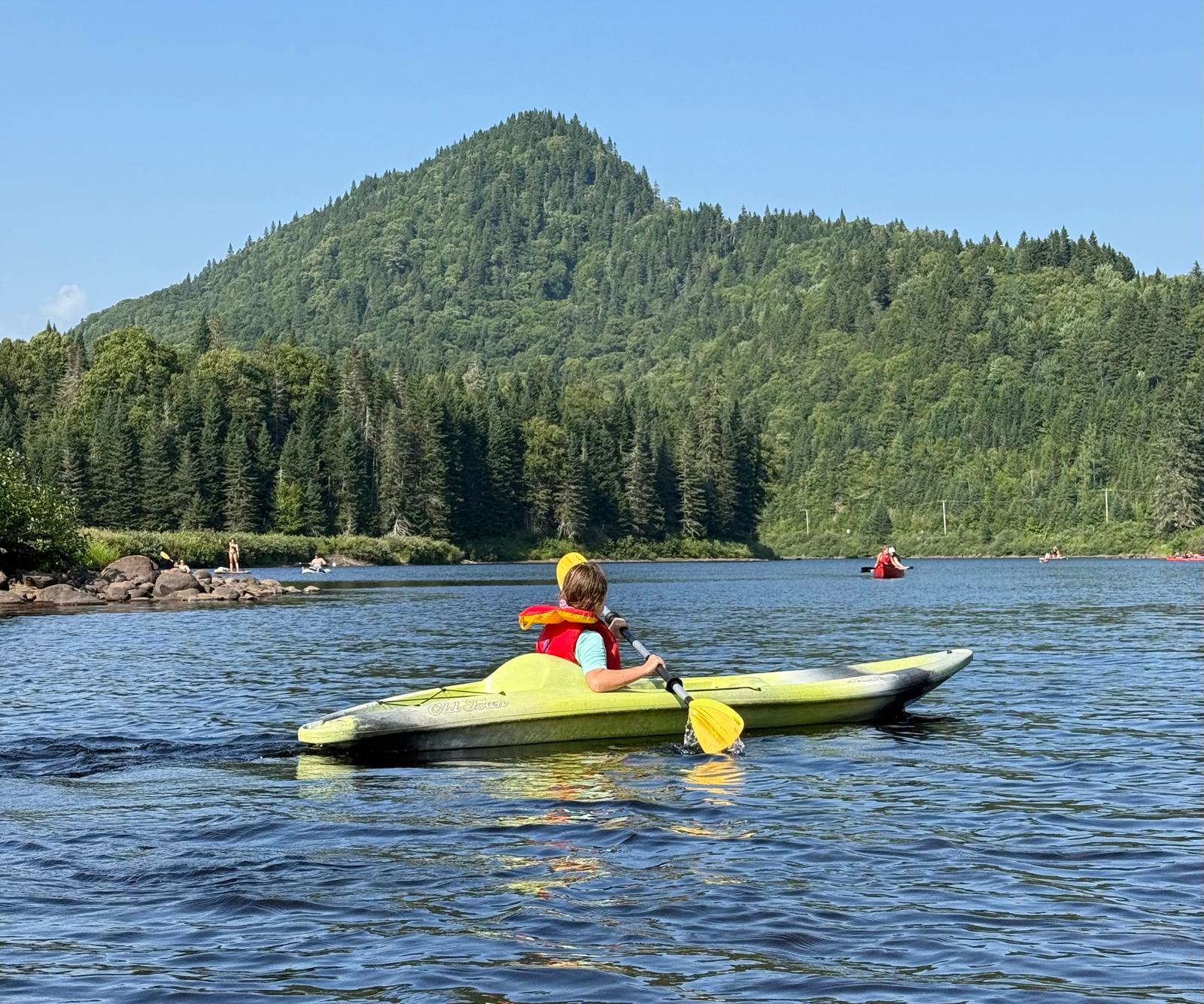 Kayak sur la rivière Jacques Cartier au Québec